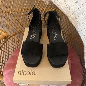 NWT Nicole Kampa Platform Sandals Size 6